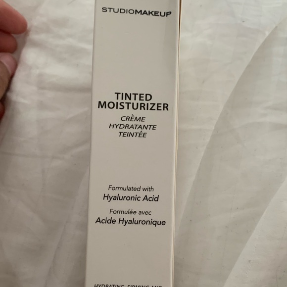 Studio Makeup “Honey Light” Tinted Moisturizer - Picture 2 of 3